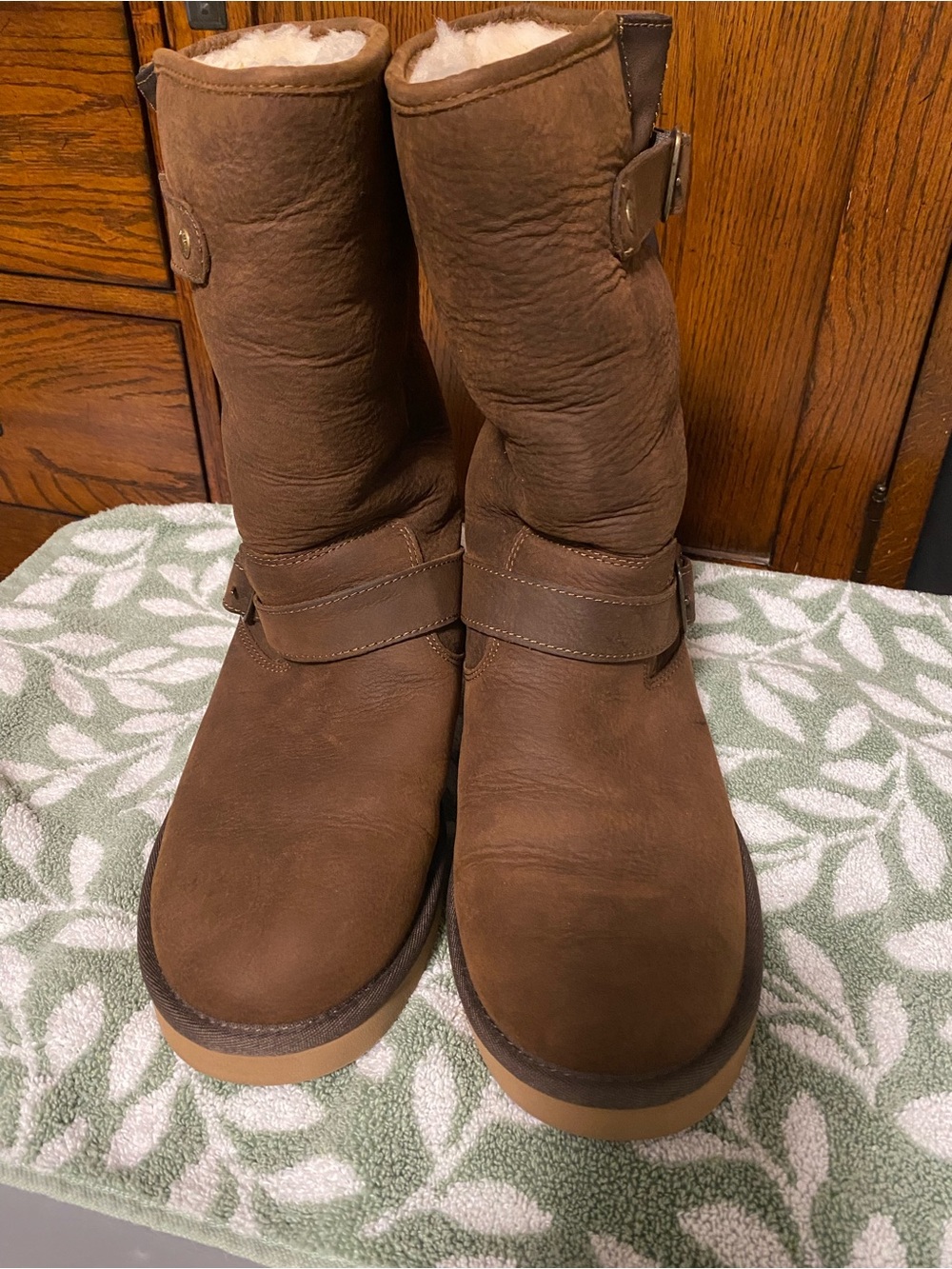 UGG Women's Brown Sutter Mid Calf Boots, size 8